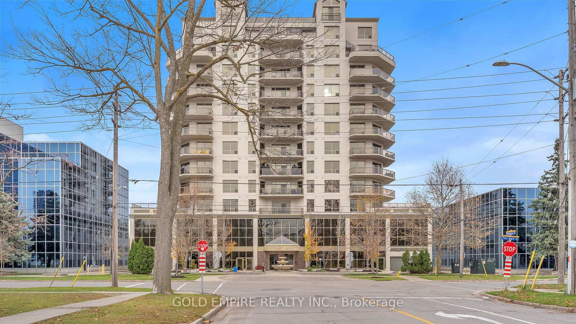 Discover the ultimate downtown London lifestyle in this luxurious, spacious 2 bedroom, 2 bathroom condoall on one floor !