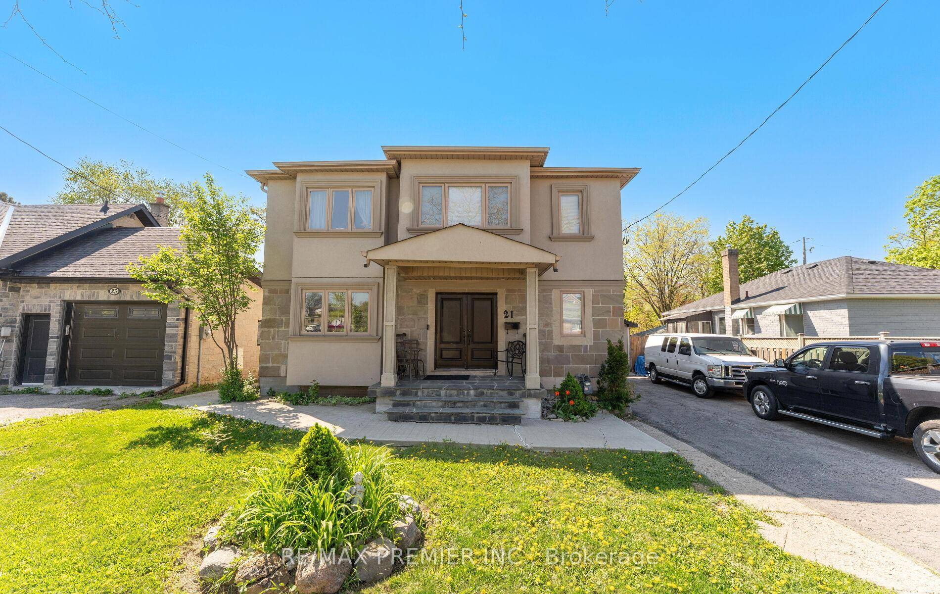Welcome To 21 Yvonne, Nestled On A Generous 56X107 Ft Lot, This Beautifully Maintained 4 Bedroom, 4 Bathroom Detached Home Offers The Ideal Blend Of Comfort, Space amp ; Convenience.