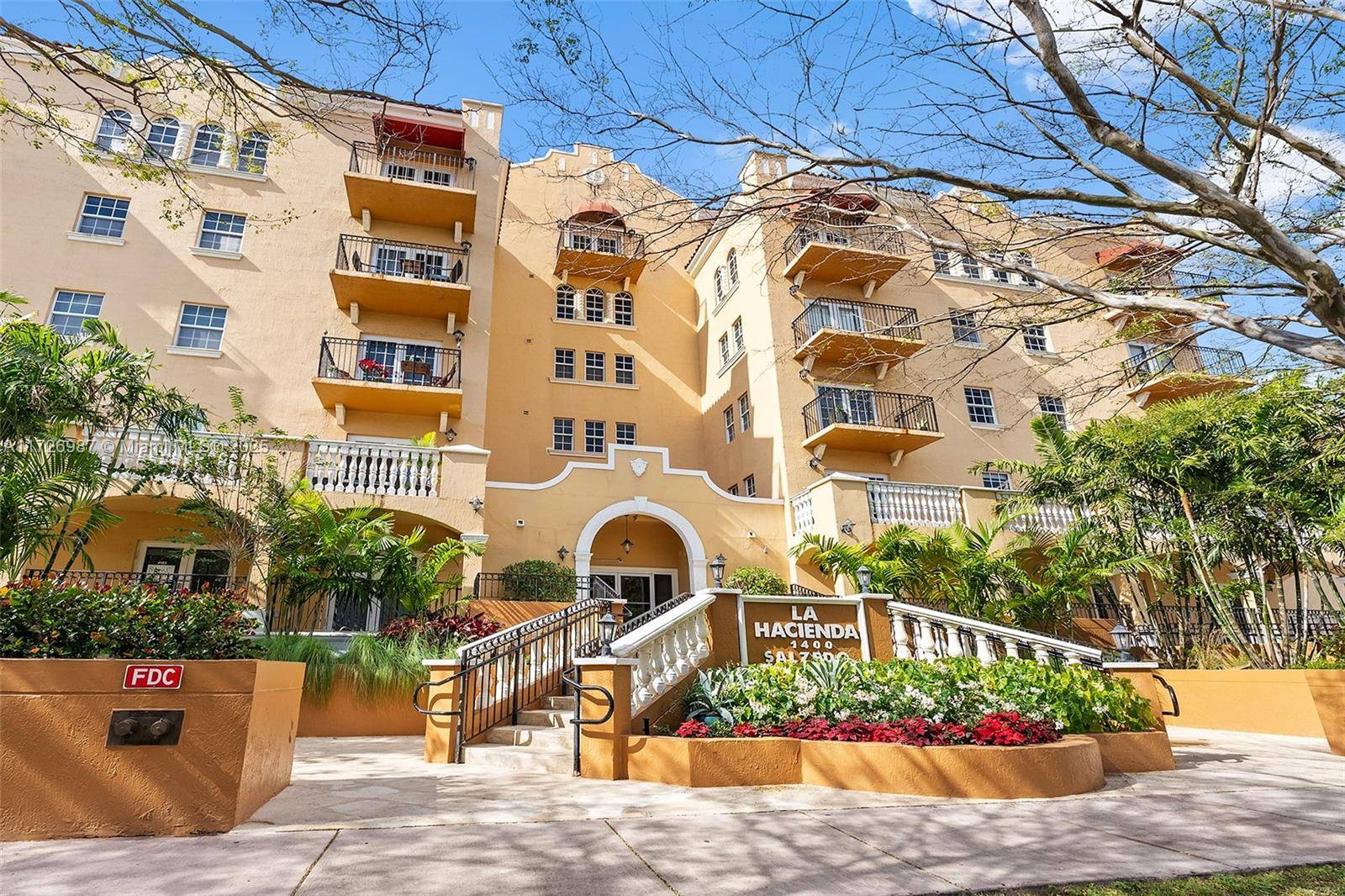 Charming 2 bedroom, 2 bathroom condo with den office bonus room in the heart of Coral Gables !