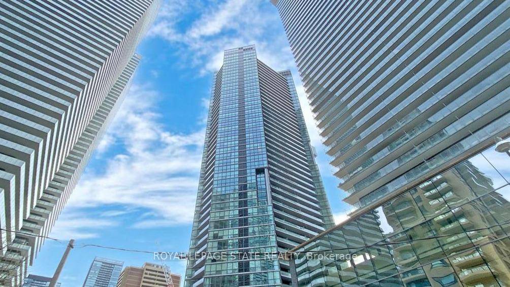 Luxurious 1 bedroom den amp ; 1 1 2 bathrooms with 1 underground parking spot included.