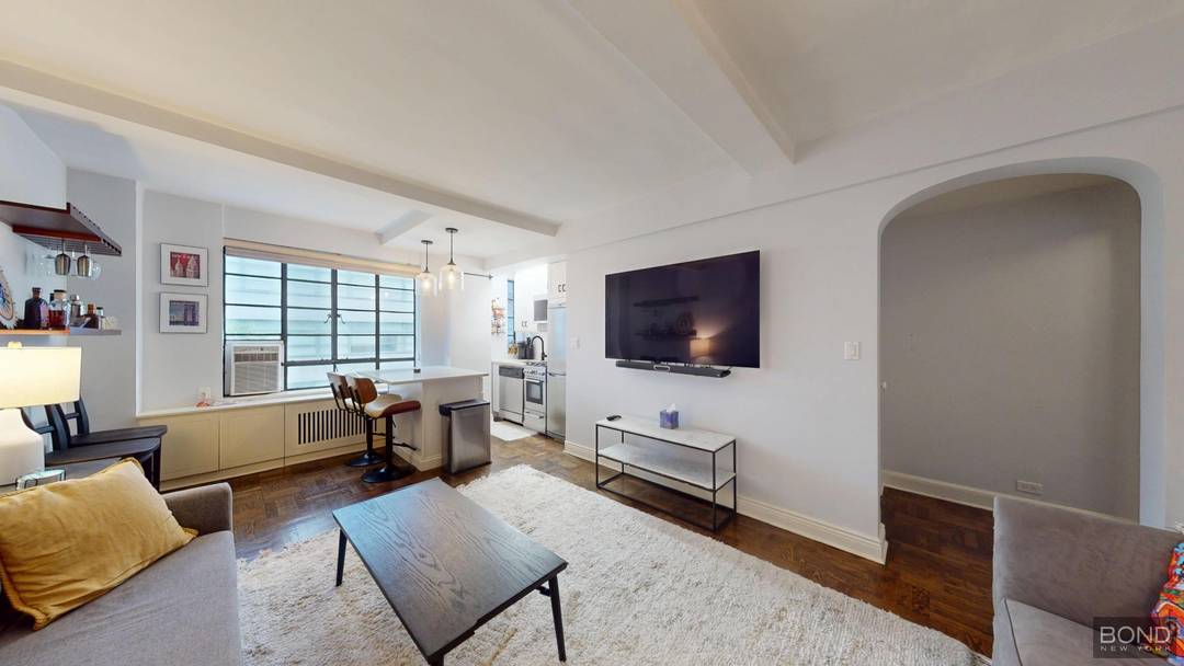 Welcome home to this elegant, renovated furnished 1 bedroom residence just two blocks from Grand Central !