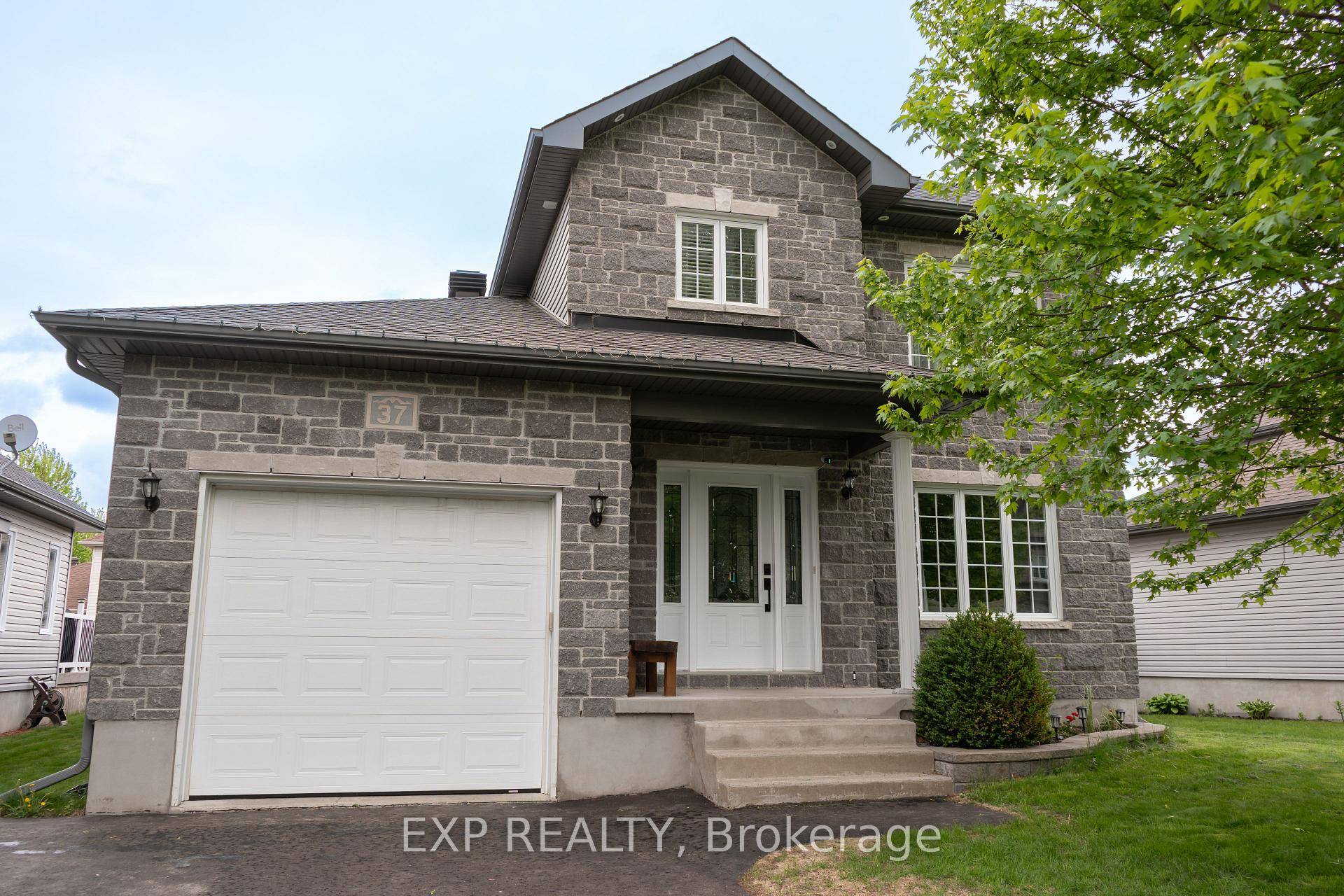 Discover this well maintained 3 bedroom, 2.