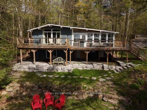 Escape to the ultimate Canadian cottage lifestyle on beautiful Little Kennisis Lake in sought after Blue Jay Bay.