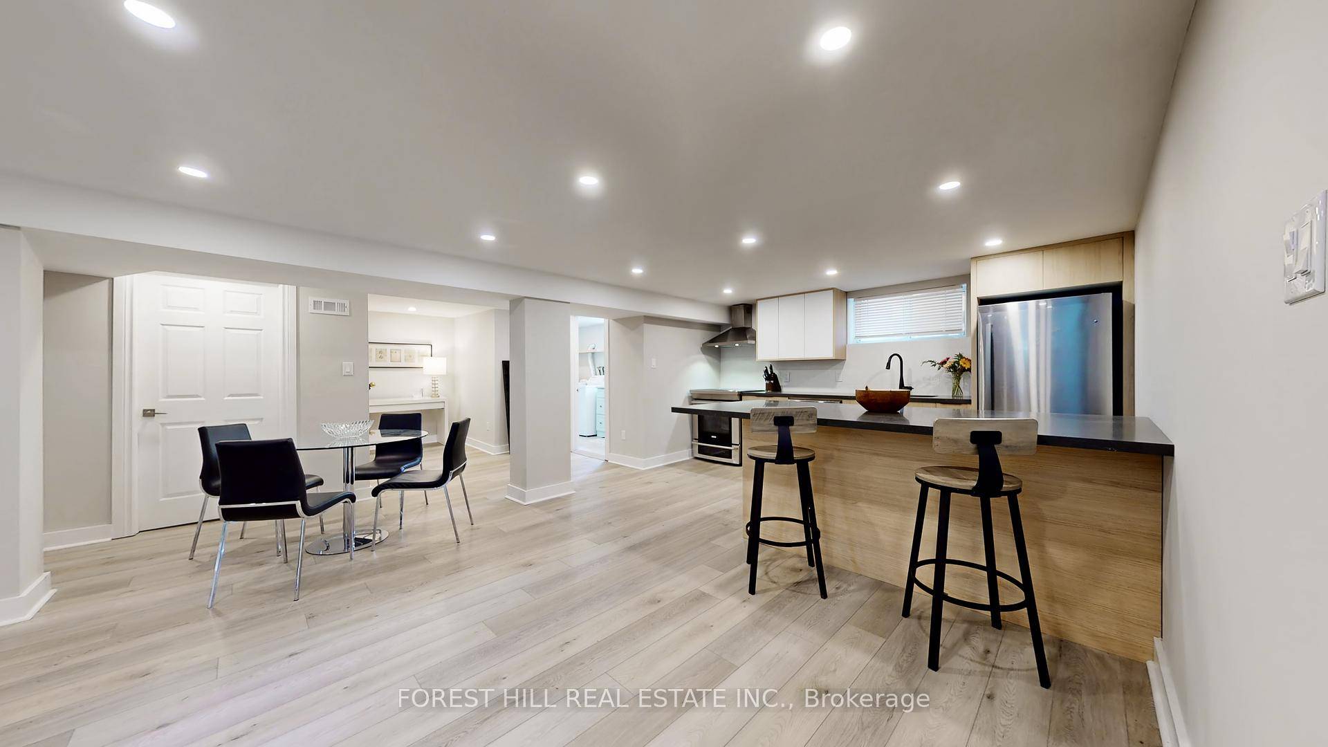 Elegant amp ; Spacious 1 Bedroom Retreat in Etobicoke Fully Furnished, 1, 100 Sq.