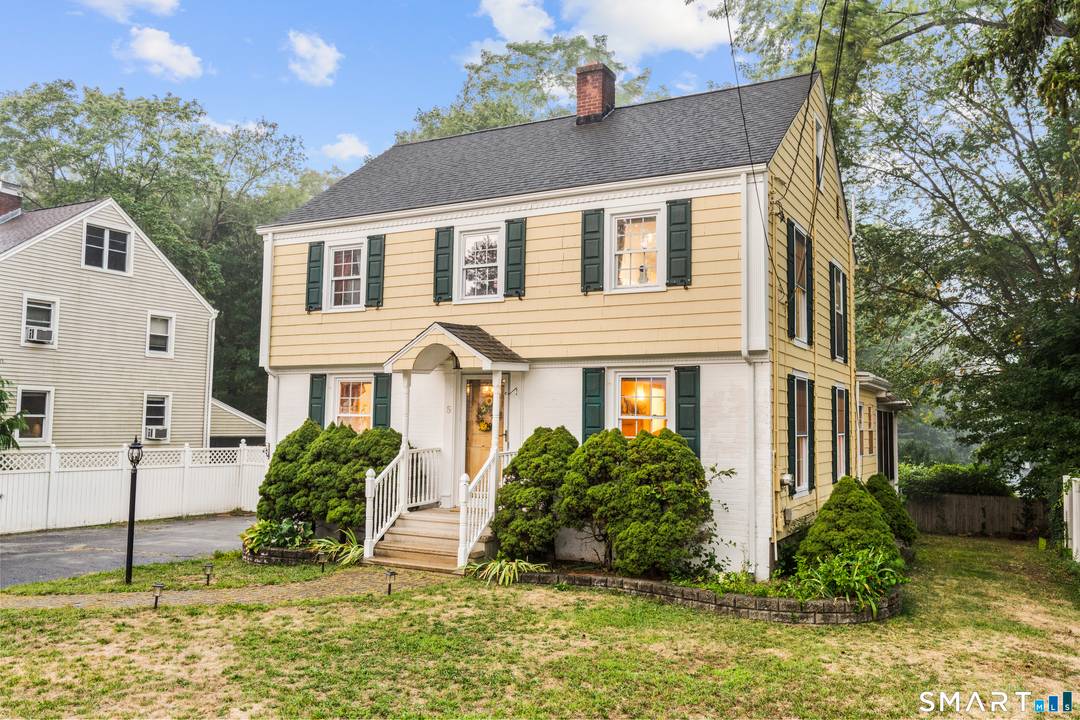 Welcome to this well maintained Colonial, perfectly positioned at the entrance of a private cul de sac !