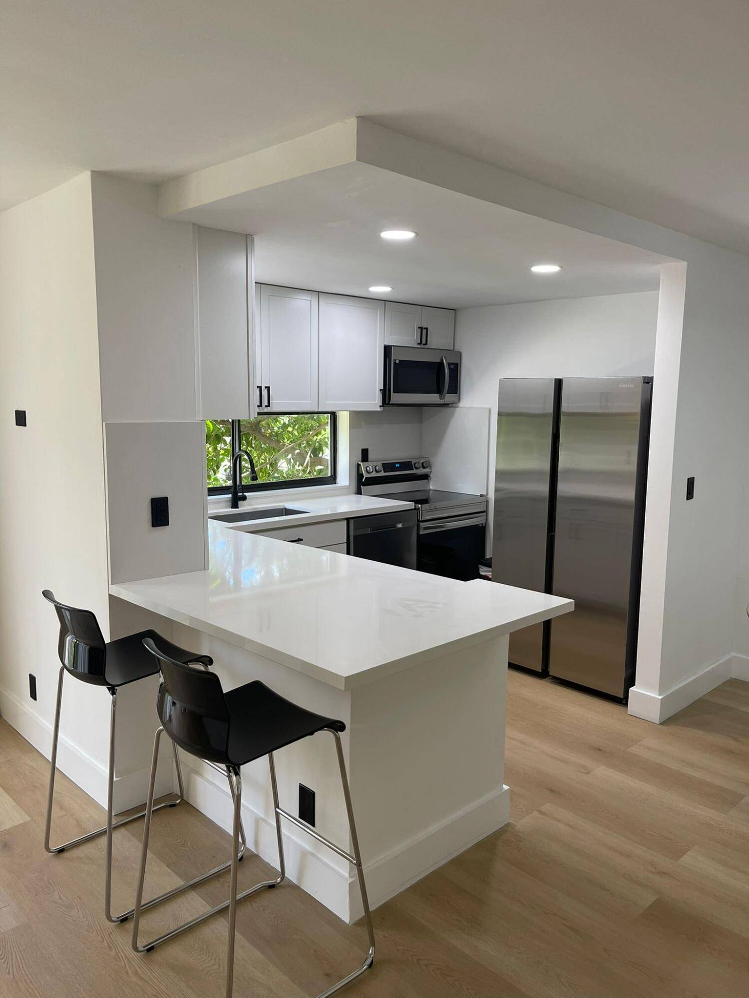 Fully renovated and modern 3BR 2.