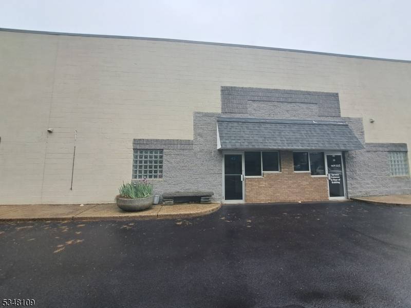 Discover a Prime Commercial Space in South Plainfield, NJ !