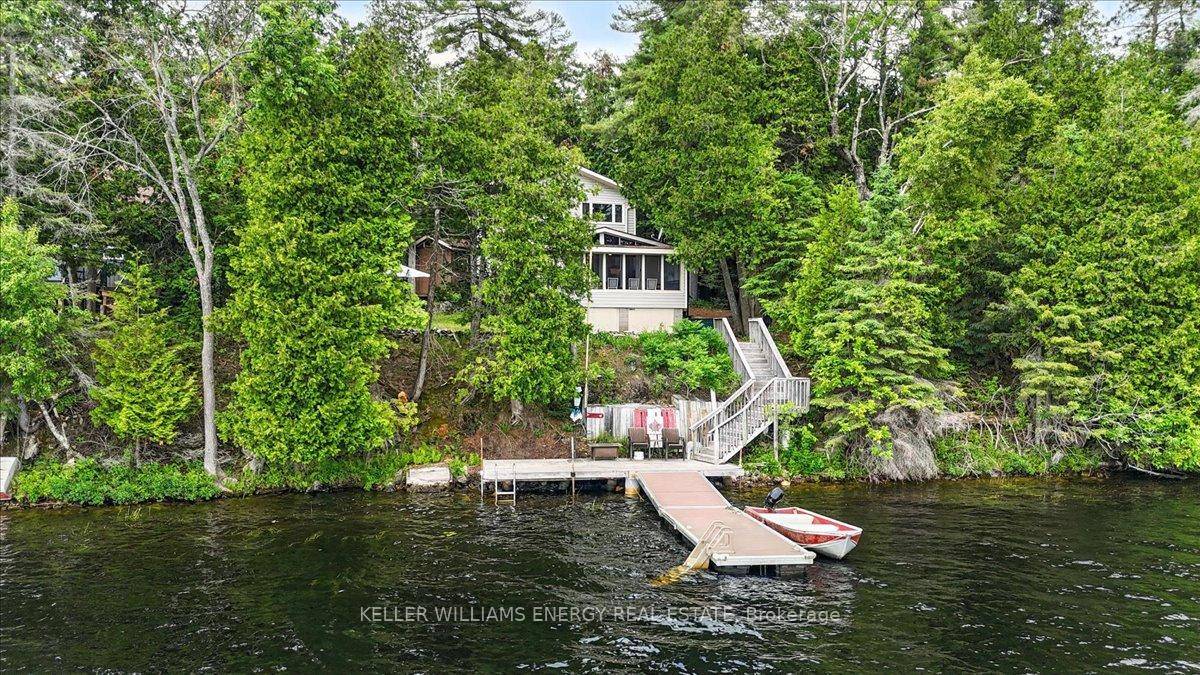 Welcome to your perfect lakeside escape !