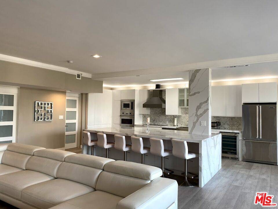 1333 S Beverly Glen Blvd 1BR Westwood La