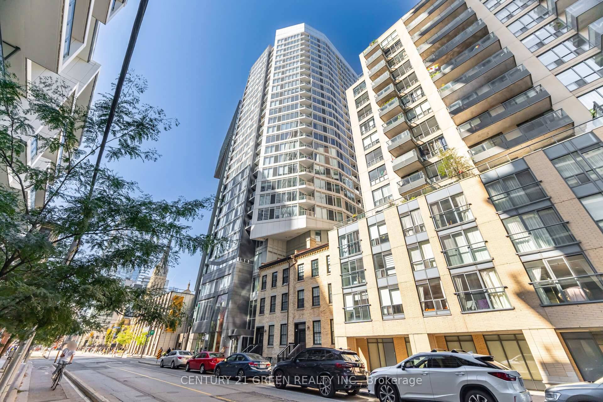 Gorgeous Executive 2 Bedrooms 1 Den Suite in the core Downtown area with Spectacular Open Concept, Functional Layout amp ; Private Balcony for your Morning Coffee, Modern Kitchen, Stylish Designer ...