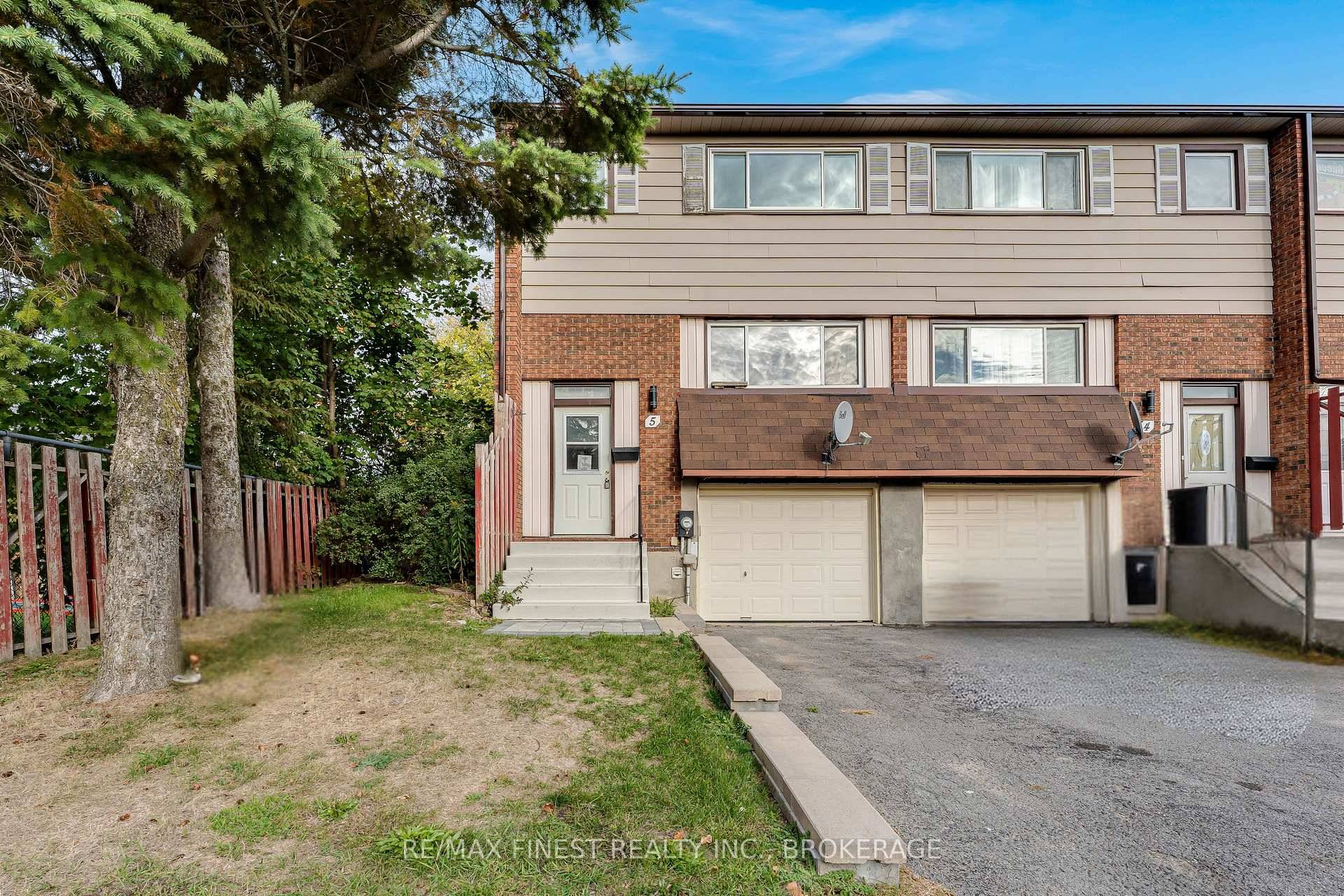 Cozy 3 Bedroom with Loads of Potential !