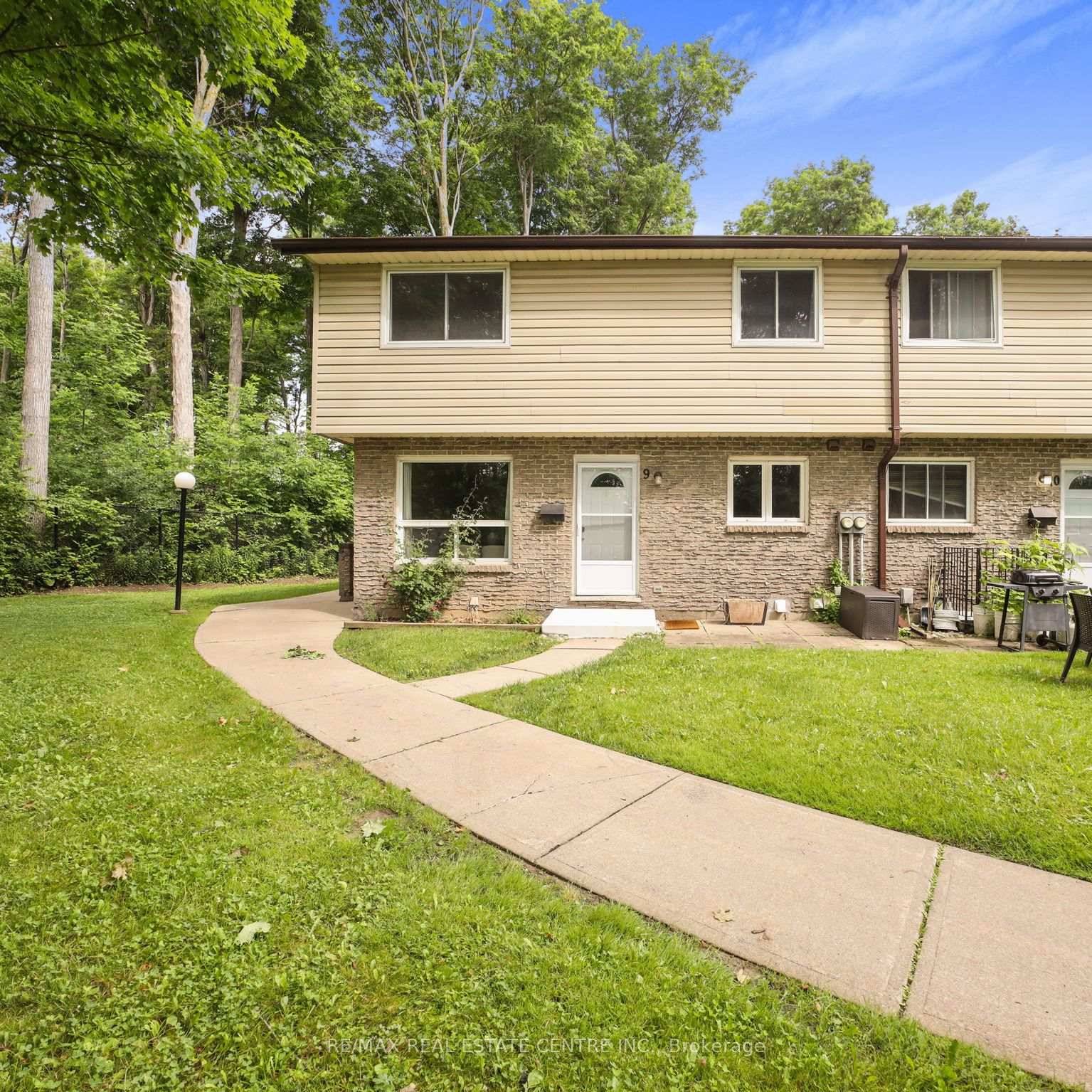 This charming and RARE 3 Bedroom, 2 bathroom condo townhouse offers the ideal blend of privacy, space, and natural beauty.