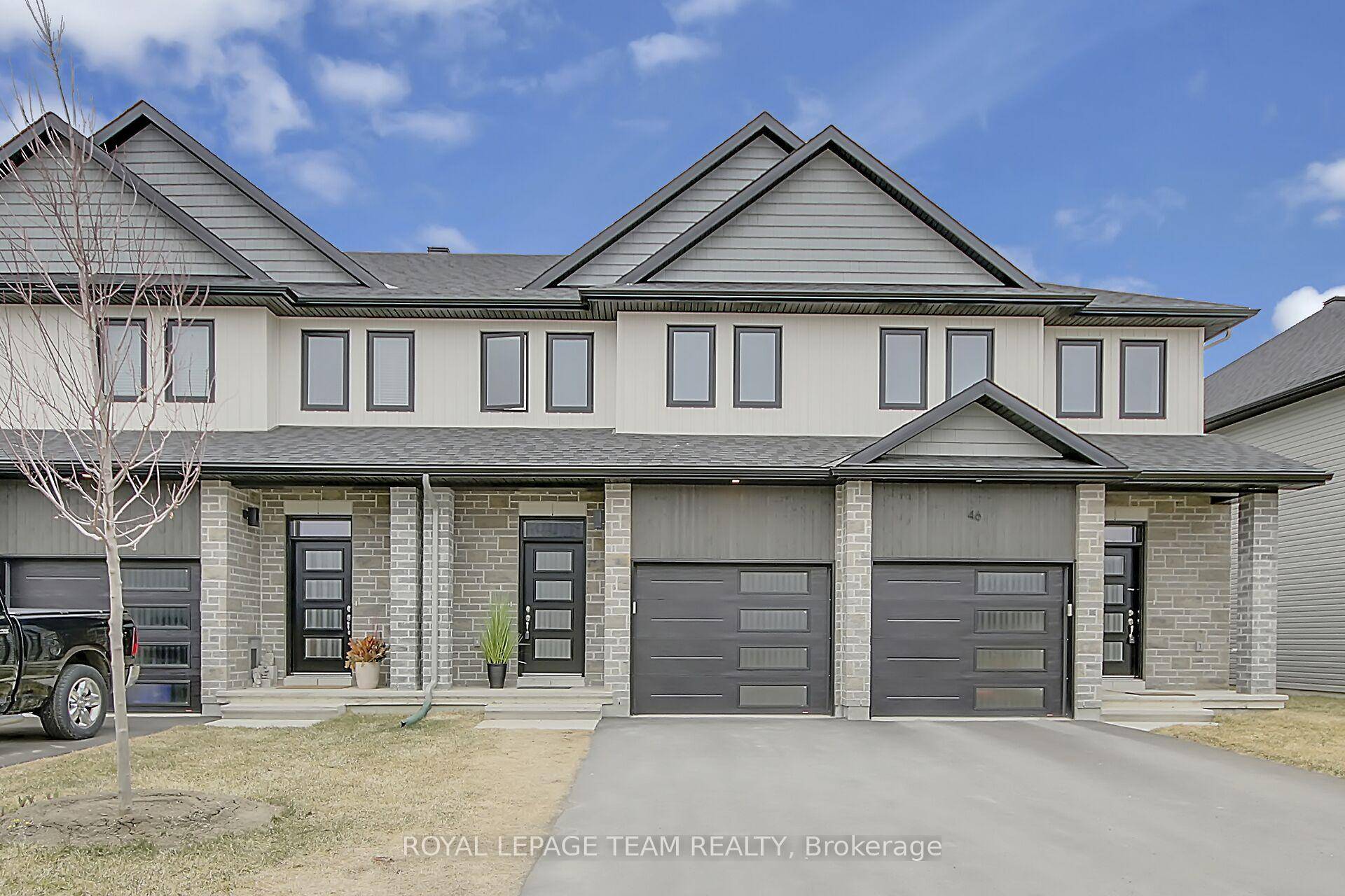 Stylish 3 Bedroom Townhome in a Family Friendly Neighbourhood of Mississippi Shores.