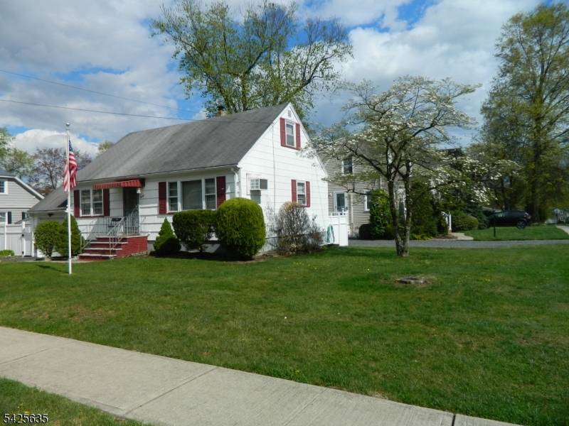 This is a 3 bedroom home located in a prestige community.