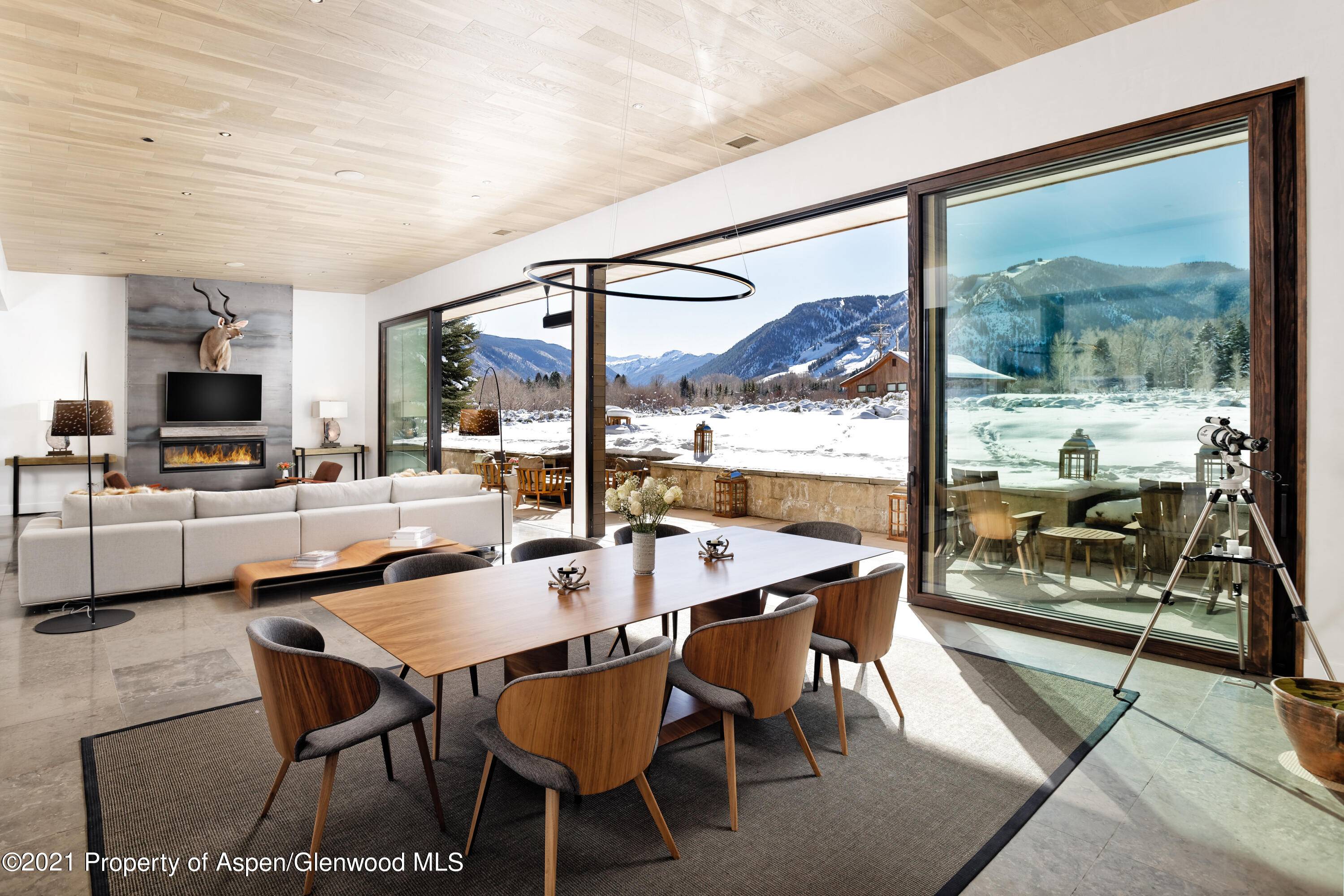Nestled at the end of a private cul de sac, this six bedroom property boasts views of the ski areas and surrounding mountains.