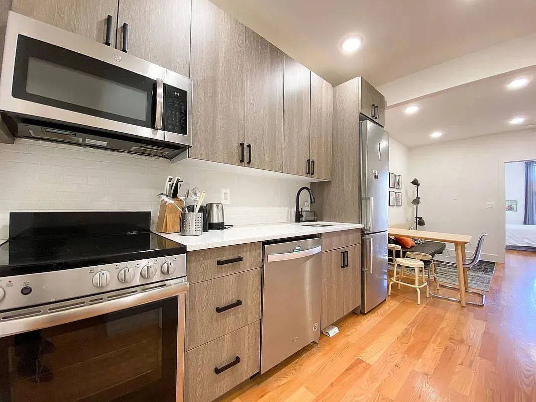 June move ins Apartment Features Laundry in unitDishwasherA CAmazing southern exposed sunlightHeat and water includedAmple closet storage spaceAmple kitchen counter spacePets allowed on a case by case basisSuper on siteSubways ...