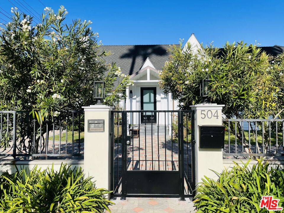 504   Foothill Rd Beverly Hills Post Office | B.H.P.O. LA