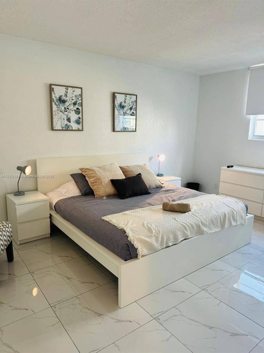 PLEASE TEXT OR EMAIL TO LISTING AGENT FOR ALL OFFERS.