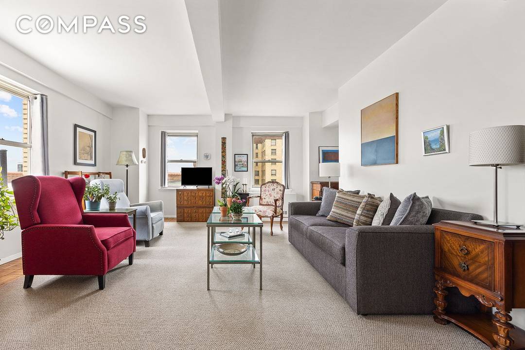 Light Filled Corner Gem with Statue of Liberty Views in the Heart of Brooklyn Heights Perched high above the treetops, this rare corner apartment captures breathtaking panoramas including a direct ...