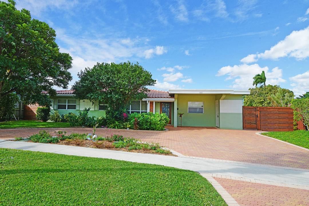 100' waterfrontage property with 30' dock.