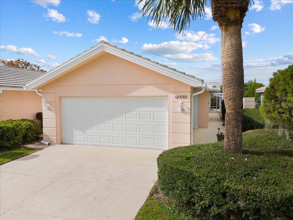 Beautiful 2Bd, 2Ba waterfront POOL villa.