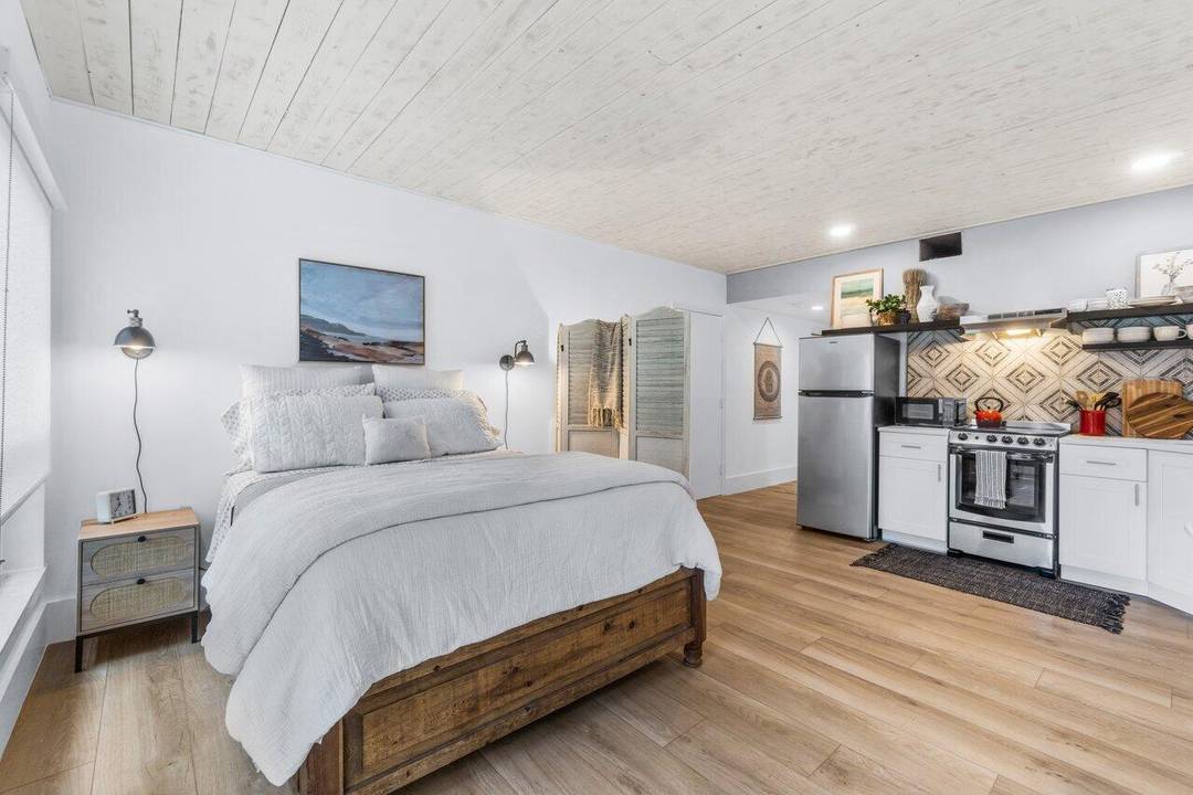 Available immediately for the season at 4, 000 per month for a minimum of 6 months Priceless water views right from your own patio !