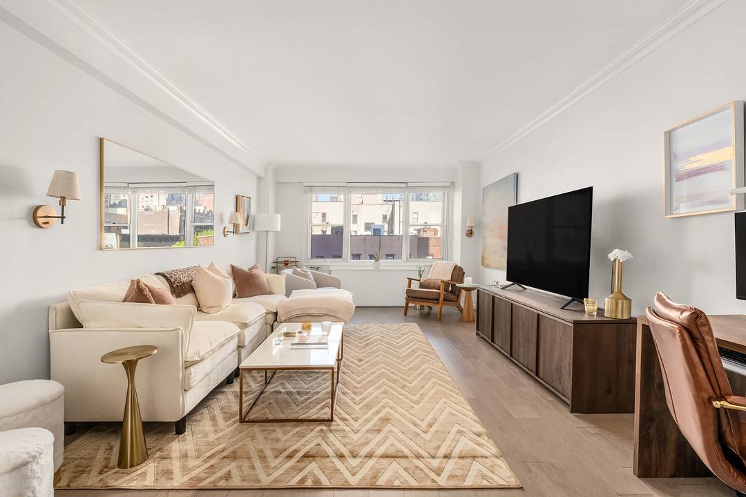 Filled with tons of natural light, this spacious and mint one bedroom offers quiet comfort, open city views, and beautiful sunsets.