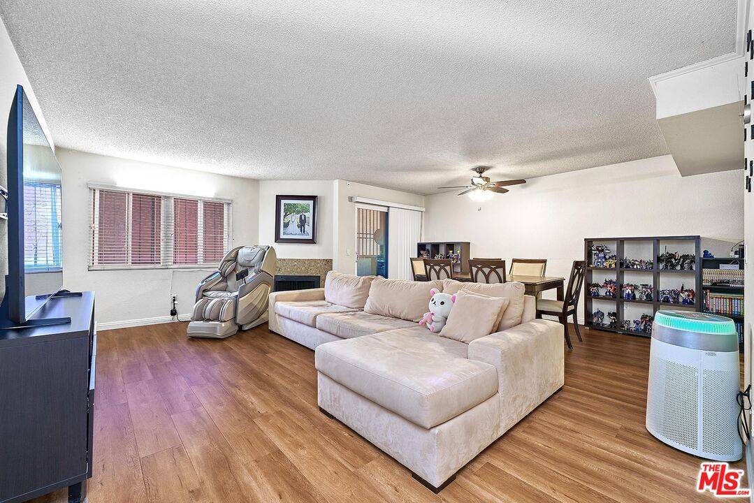 631  S Kenmore Ave 2BR Hancock Park La