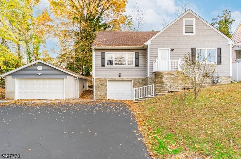 Beautiful two family home !