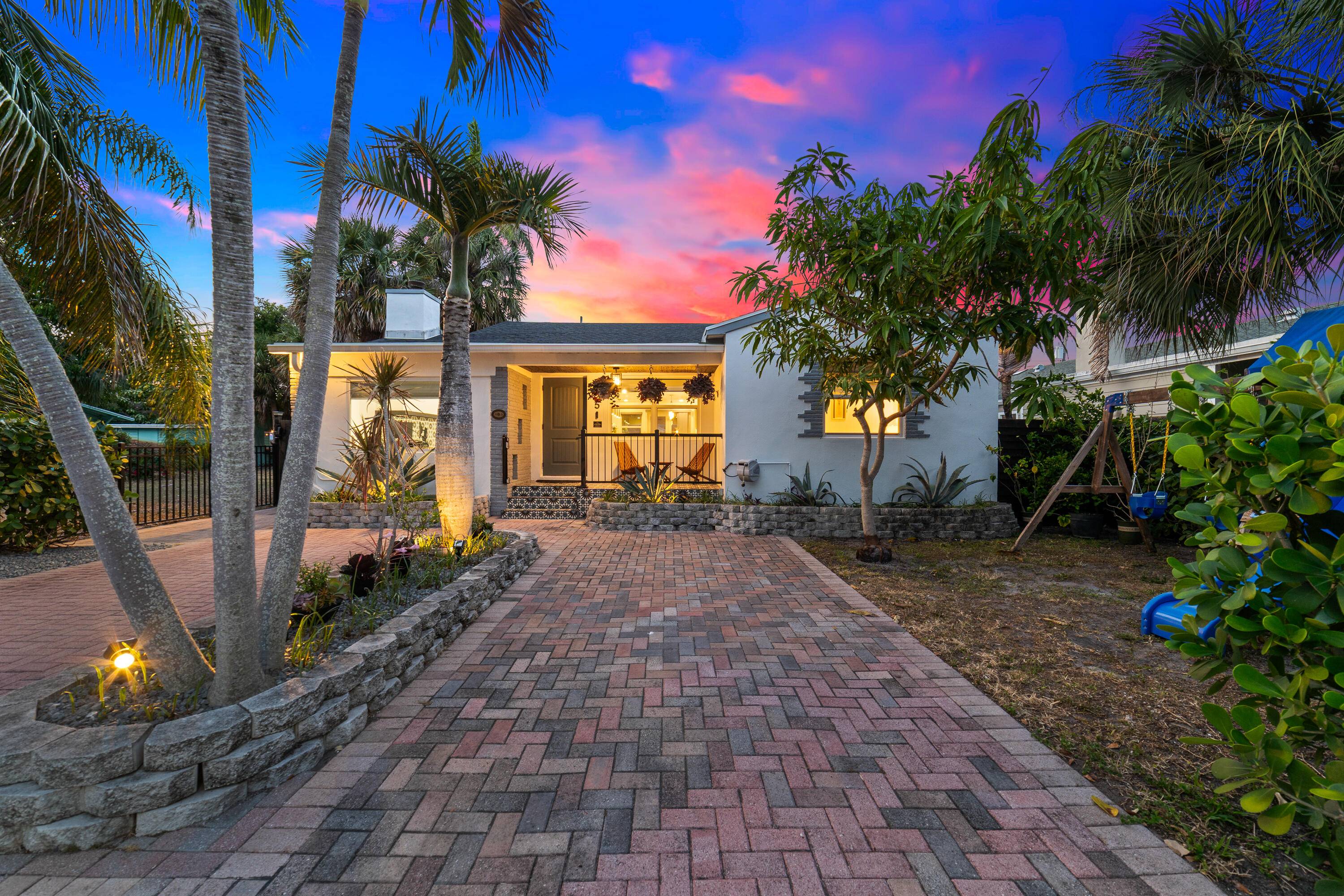 Located in the heart of Old Northwood, this completely reimagined Mid Century home blends timeless charm with modern luxury.