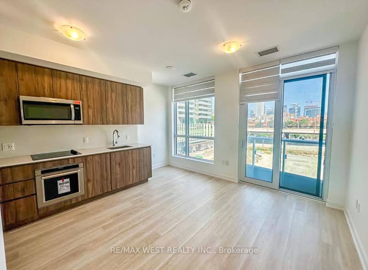 Welcome to Your Brand New Waterfront Studio at Empire Quay Condos !