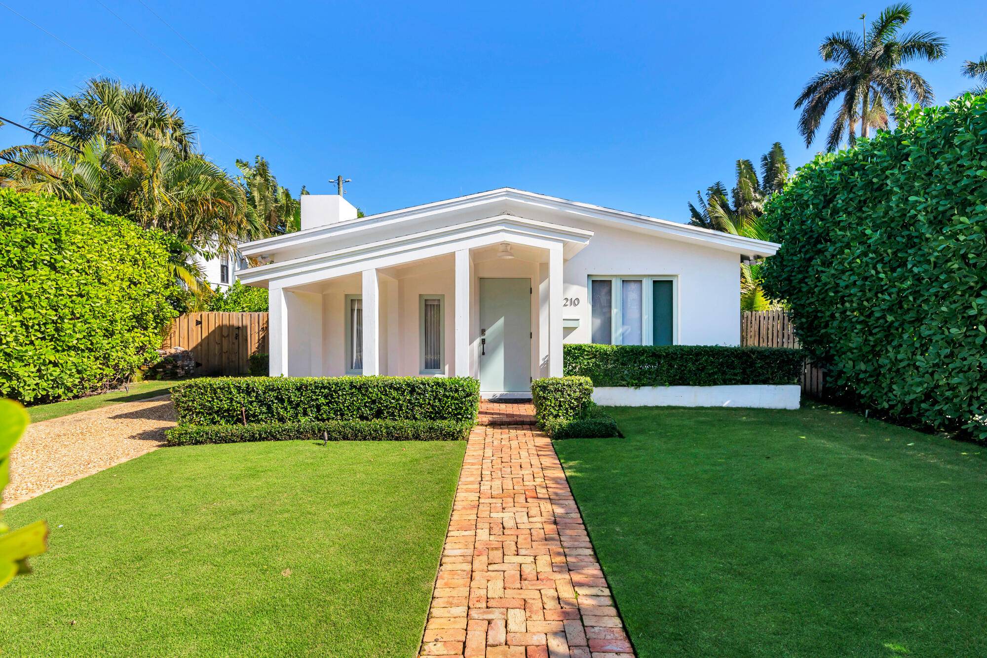 Gorgeously decorated, fully renovated 3 bed, 2 bath home in the highly desirable historic neighborhood ofProspect Park.