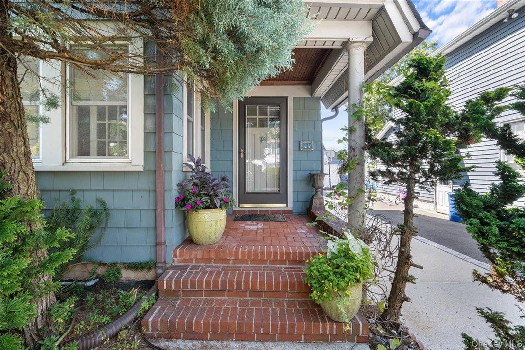 Welcome home to this delightful 2 bedroom, 1 full bath, w 2 bonus rooms residence filled with an abundance of natural light.