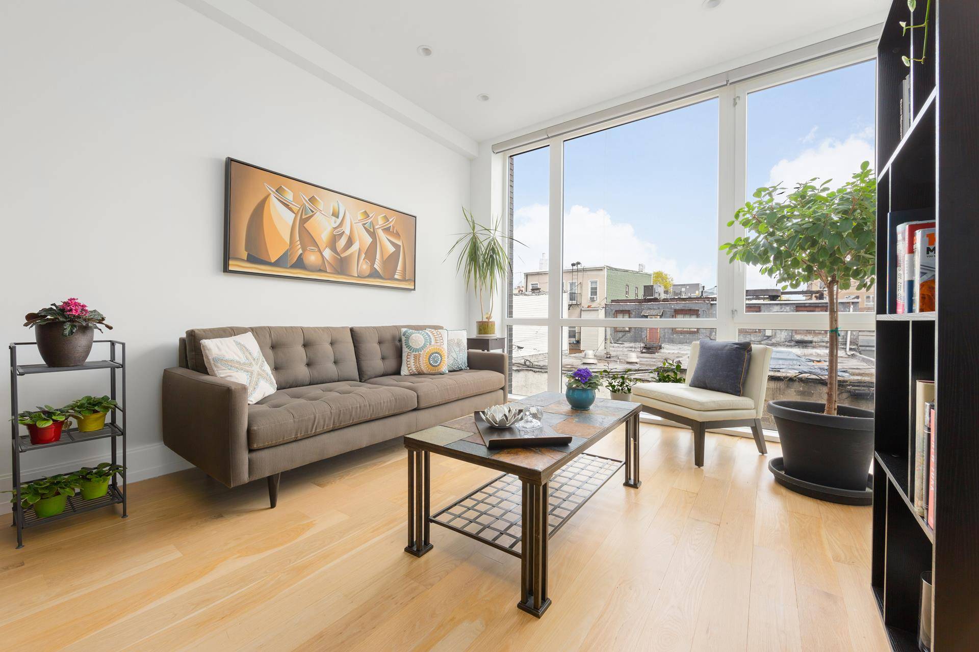 The Griffin Townhouse A truly rare opportunity to rent your own MINT CONDITION PENTHOUSE TRIPLEX with PRIVATE ROOF TERRACE complete with SUN ROOM and OUTDOOR GRILL in a new condominium ...