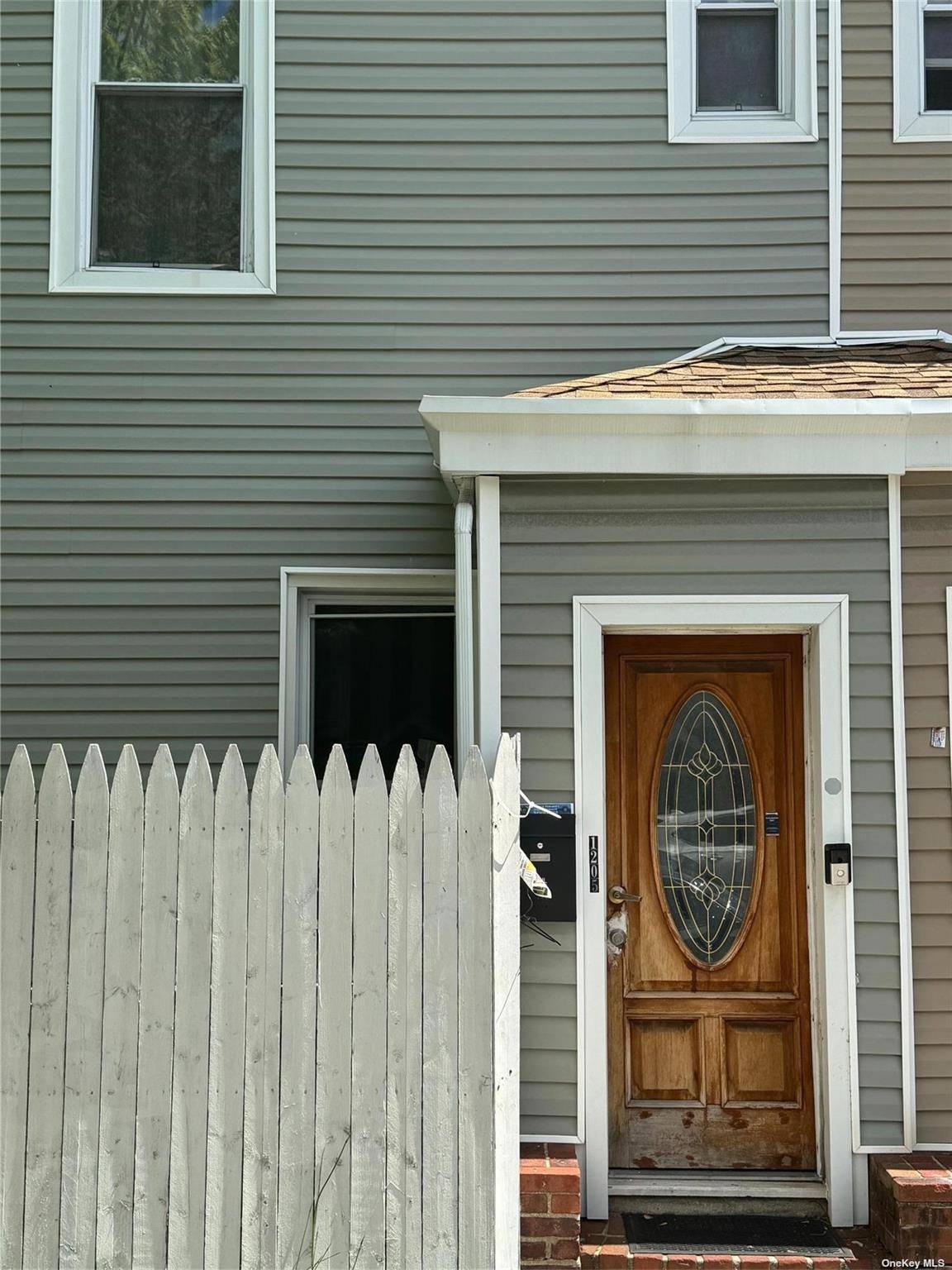 SHORT SALE Beautiful one dwelling house in Canarsie.
