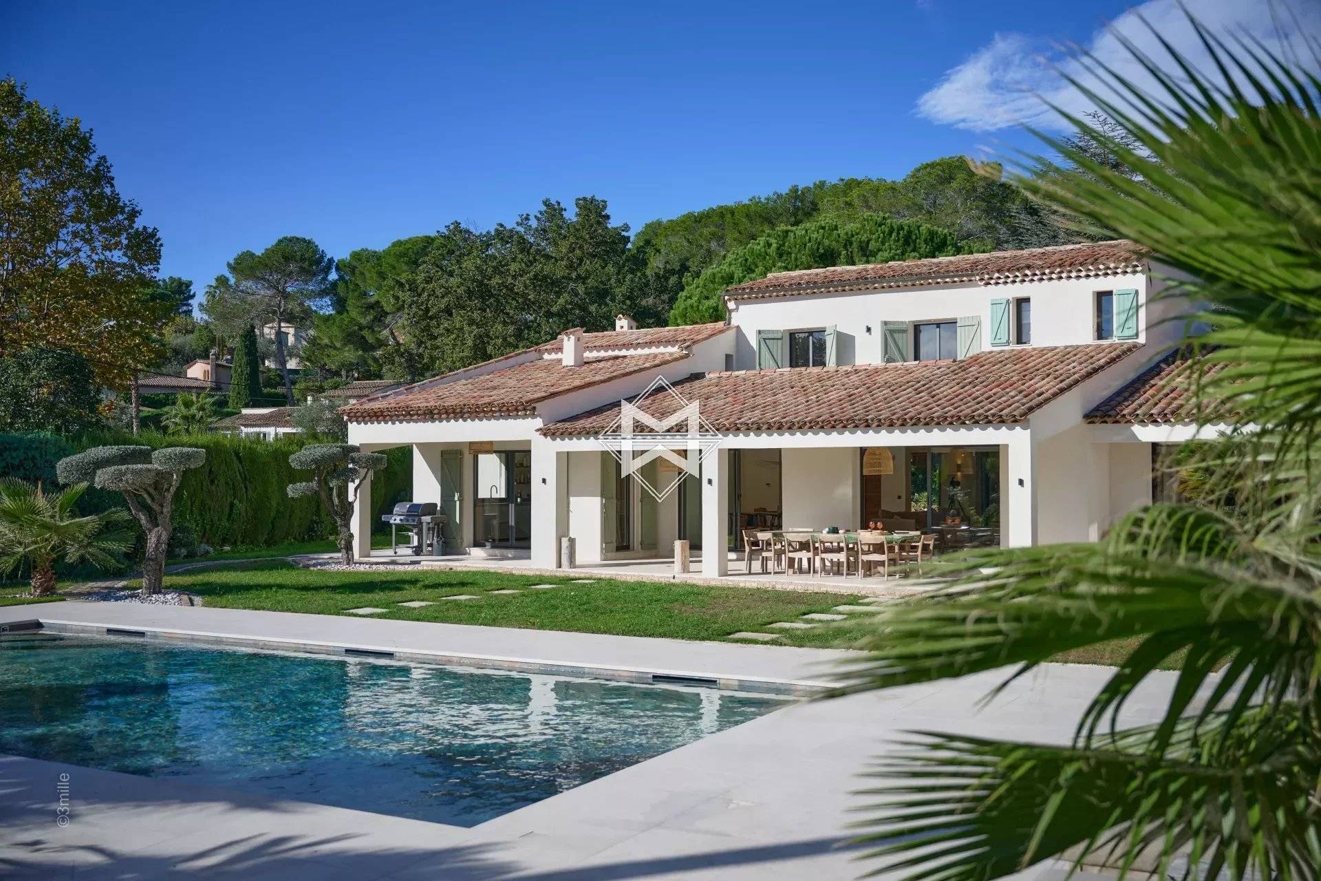 MOUGINS - Beautiful neo-Provençal villa