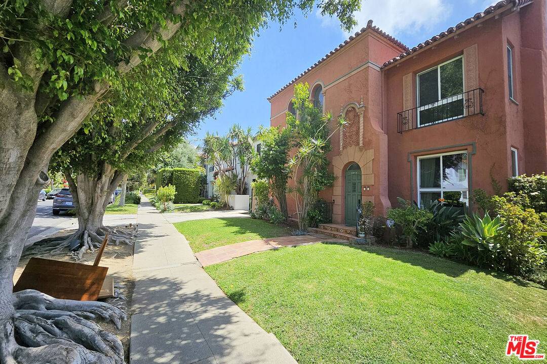 1152  S Hayworth Ave 3BR Beverlywood La