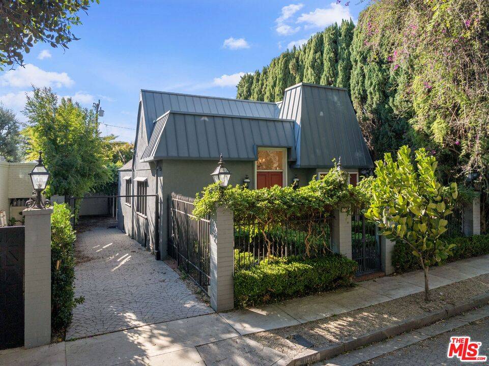 9044 Elevado St 2BR Sunset Strip La