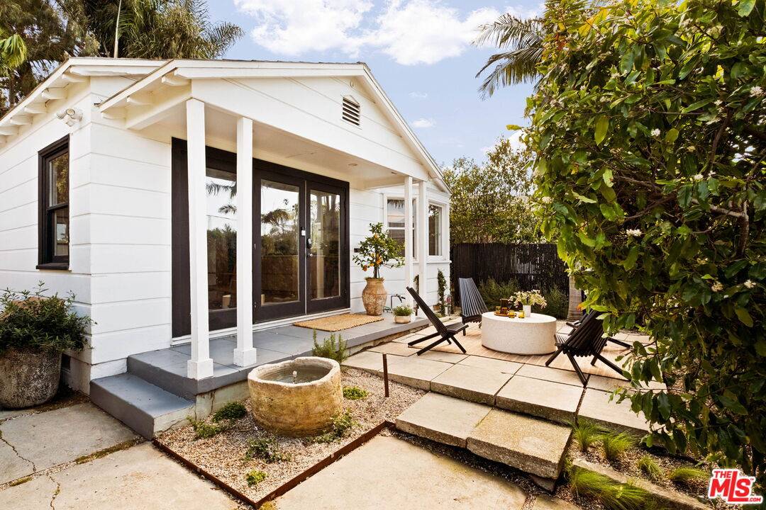 1034   Oakwood Ave 2BR Marina Del Rey La