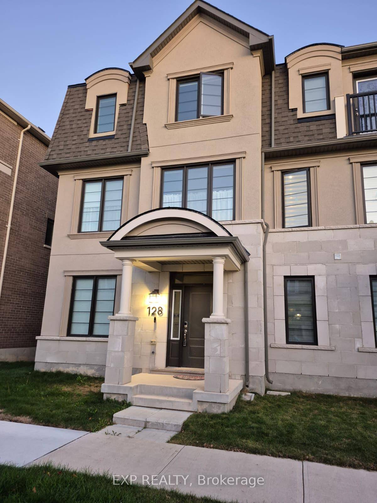 Stunning end unit 3 storey townhouse, 4 bedroom, 4 bathroom, beautiful o c layout, w 9ft ceiling, family room on 2nd floor, gleaming hardwood floor, oak stairs, beautiful kitchen w ...