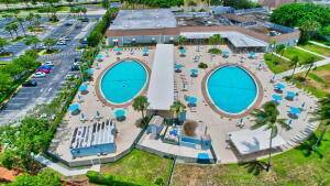 nice one bedroom one and a half bathrooms renovated kitchen new laminate flooring in the bedroom freshly painted, garden view close to the Monaco Club House with beautiful pools and ...