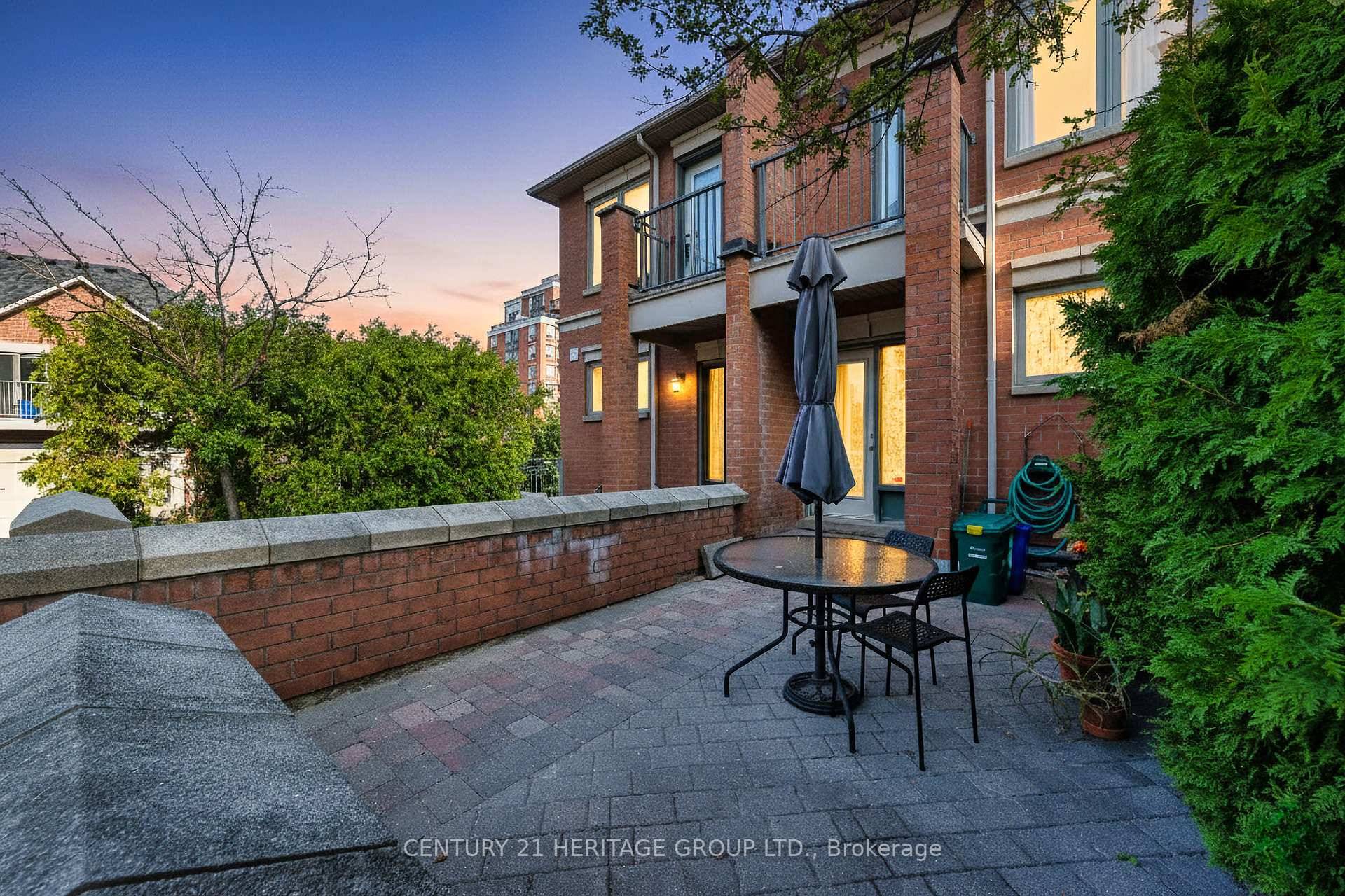 Perfect 3 Bedroom Condo Townhouse in sought after Commerce Valley Approx 1, 400 sqft rare full, unspoiled basement for even more potential living space !