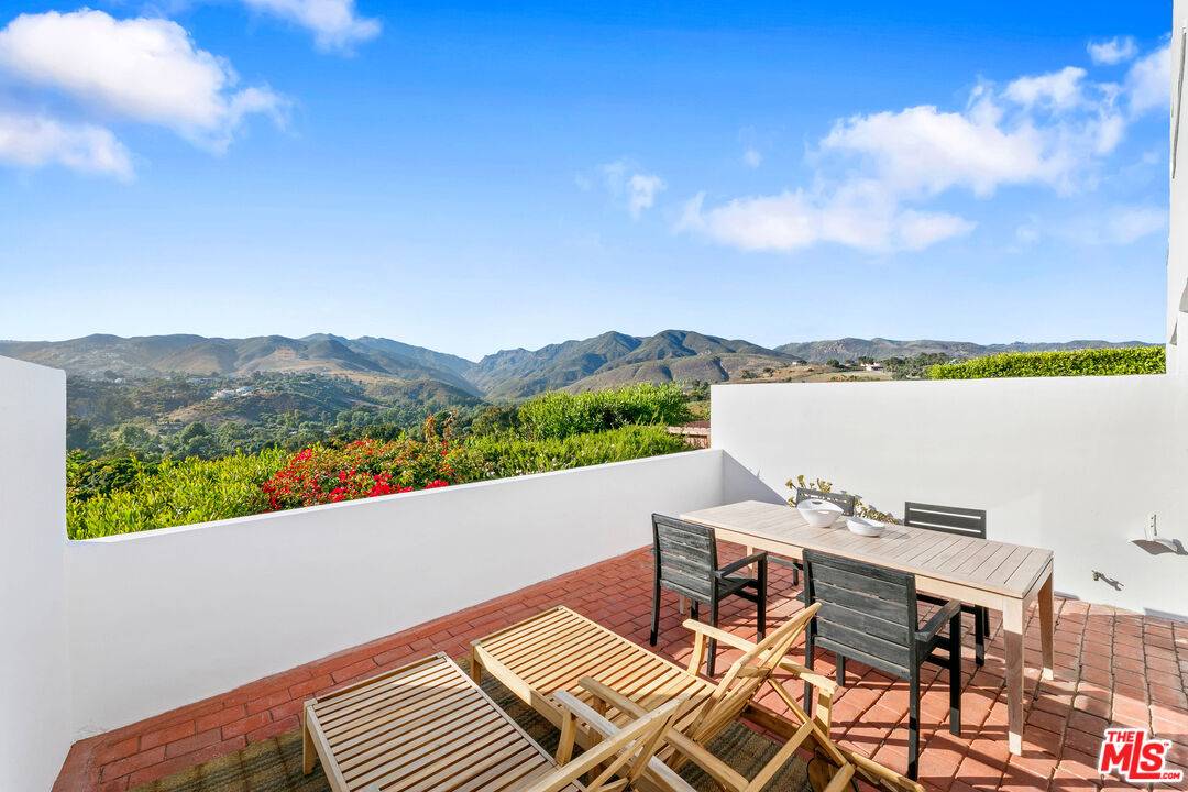 29221 Heathercliff Rd 2BR Malibu La