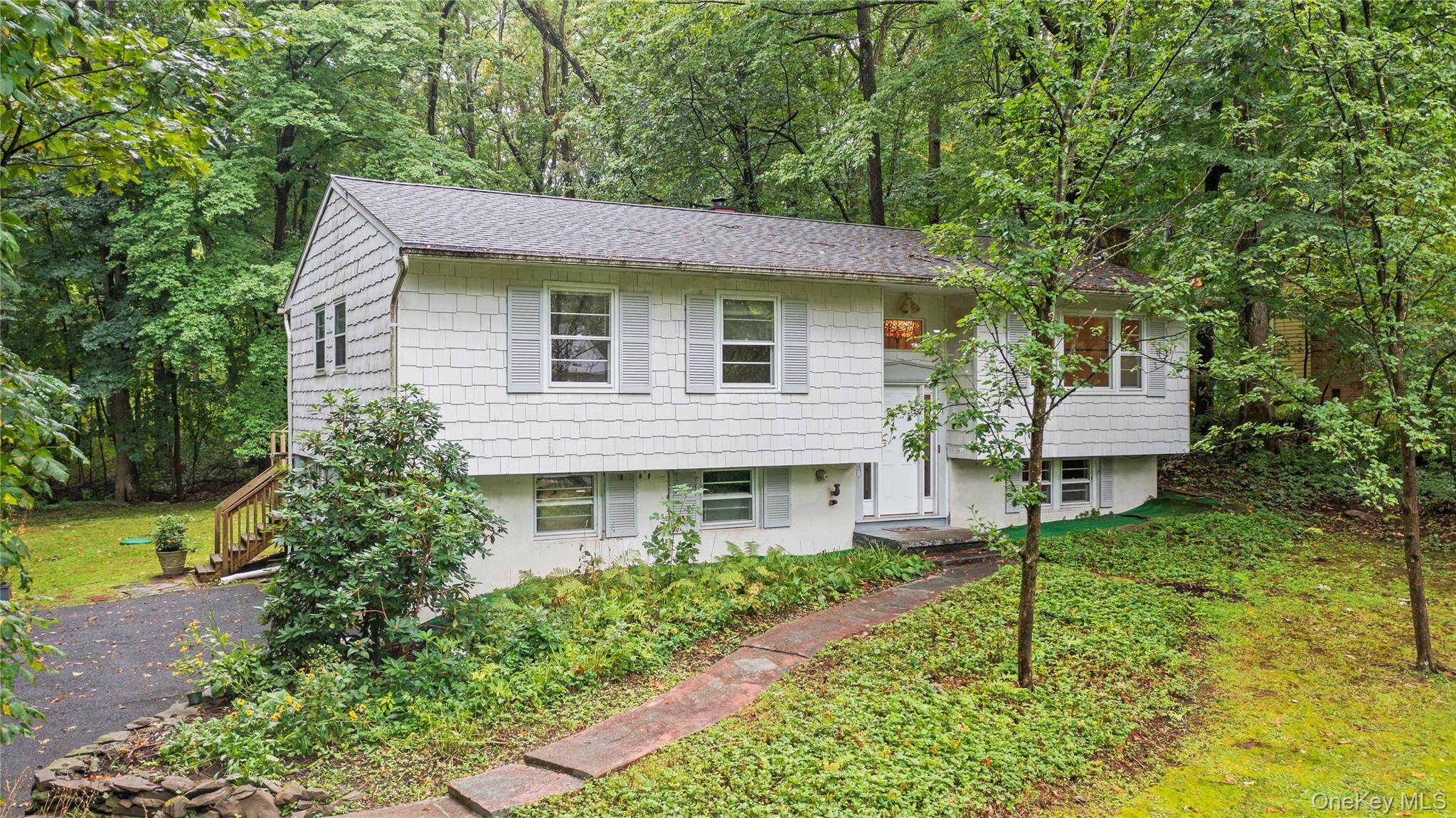 Welcome to 32 Colonial Drive in Red Hook.