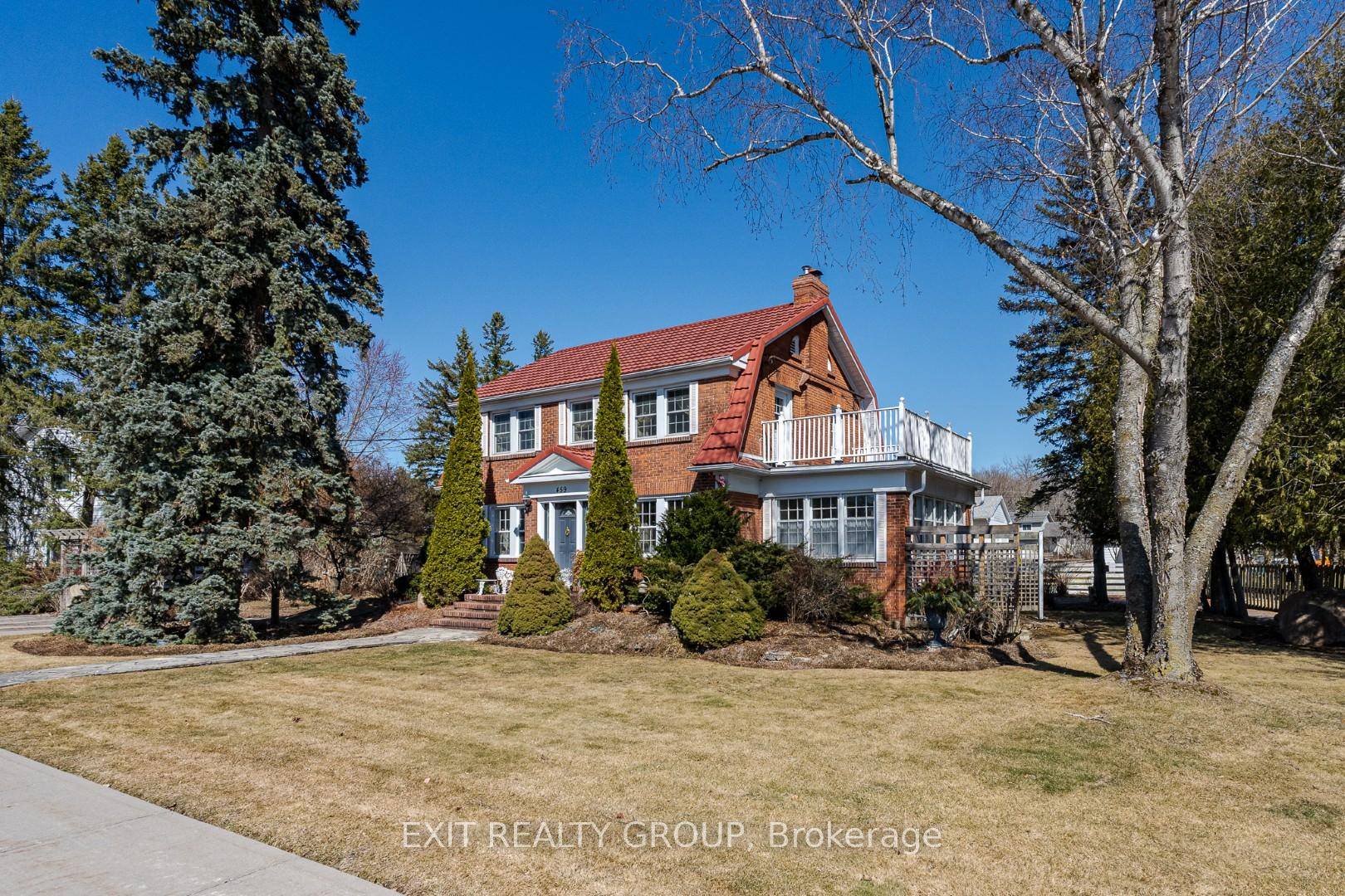 Beautiful 2 story brick Victorian located in Tweed.