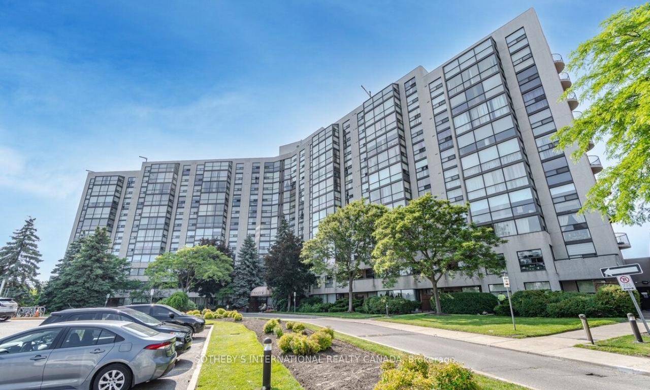 Stunning Newly Renovated Unit In The Fabulous Dynasty Building.