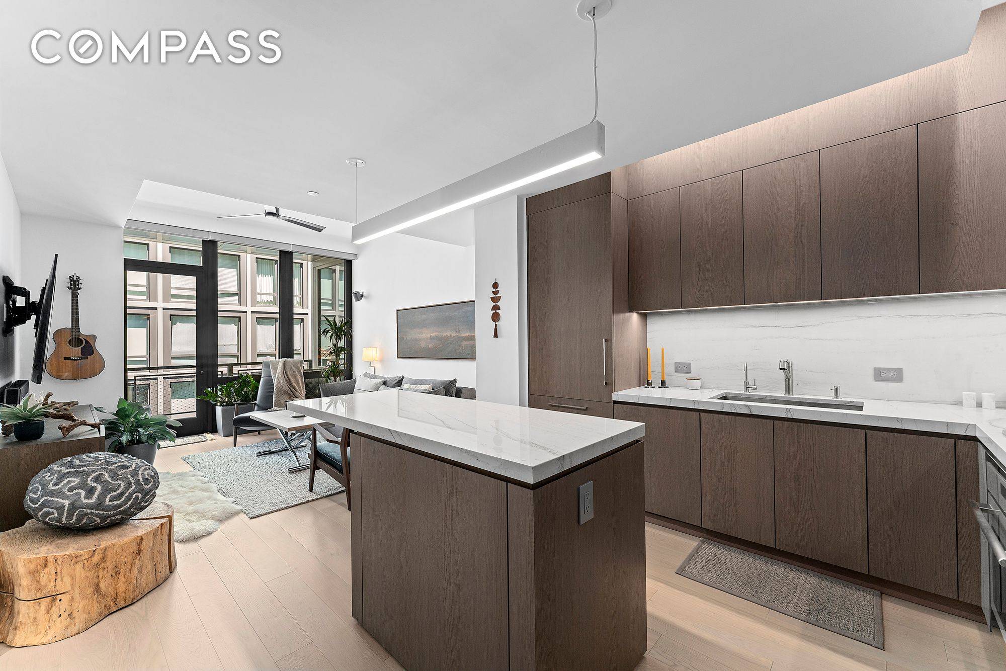This well appointed, one bedroom with large private terrace sits on a high floor of the south tower in West Soho s newest luxury condominium.