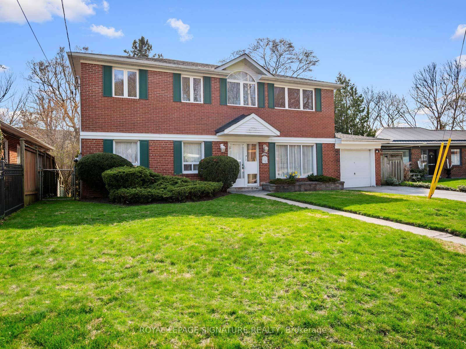 Welcome to 7 Notley Place an exceptional opportunity on a coveted ravine lot overlooking Taylor Creek Park.