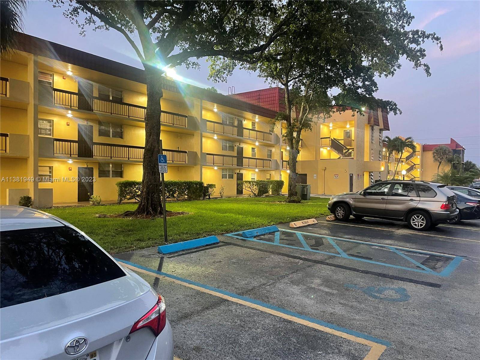 Priced to sell ! 2 2 updated unit in Foxcroft Miramar.