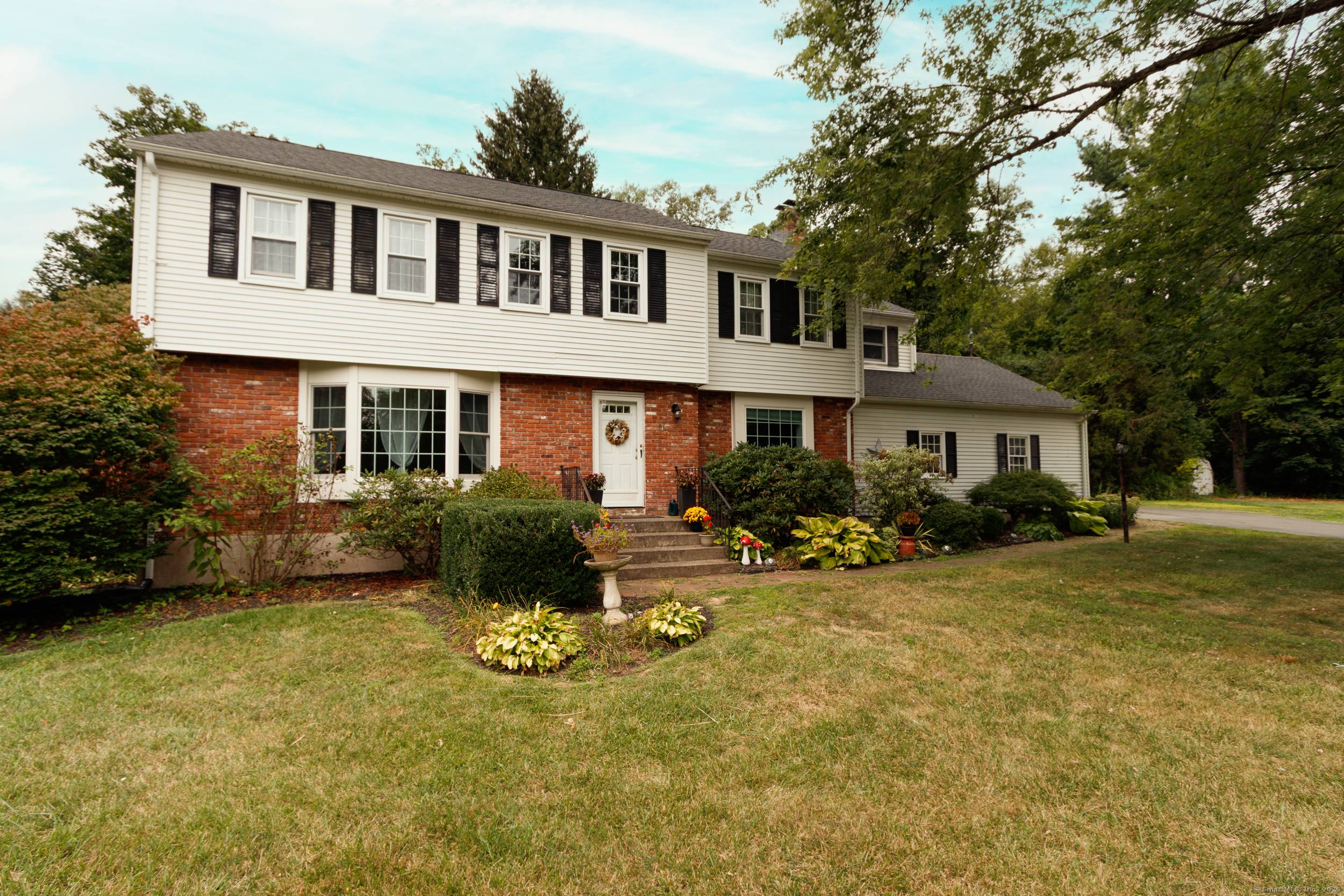 Welcome to this beautiful colonial located in one of Cheshire's most desirable neighborhoods, within a nationally recognized Blue Ribbon school district.